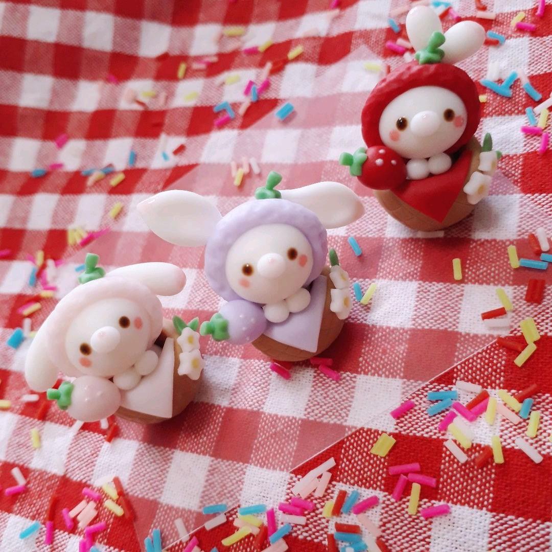 カゴ入り苺うさぎちゃん