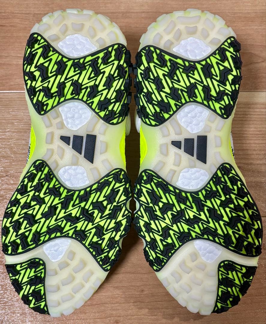 新品、未使用　アディダス コードカオス22 ボア　スパイクレスシューズ　25.5