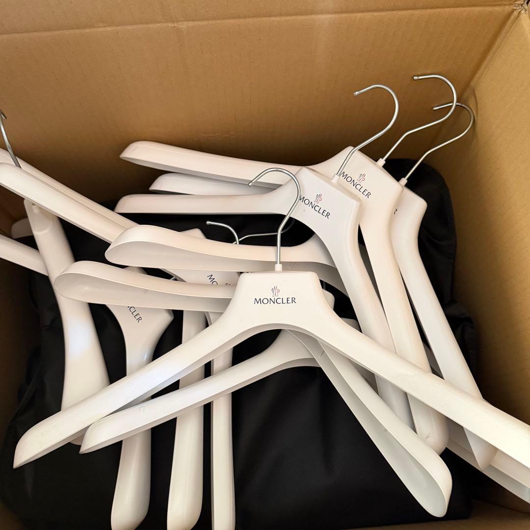MONCLER ホワイトハンガー 11本セット