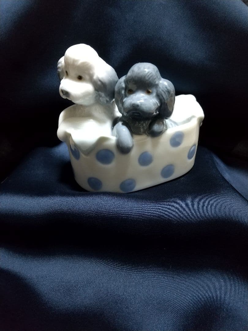 フィギュリン 双子のプードル