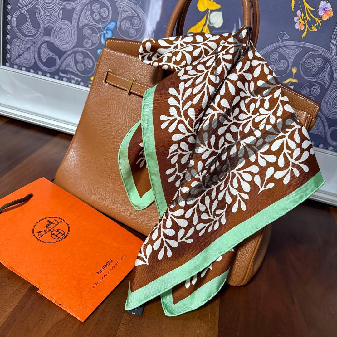 HERMES エルメス　カレ65 ブラウン　グリーン縁取り　シルク