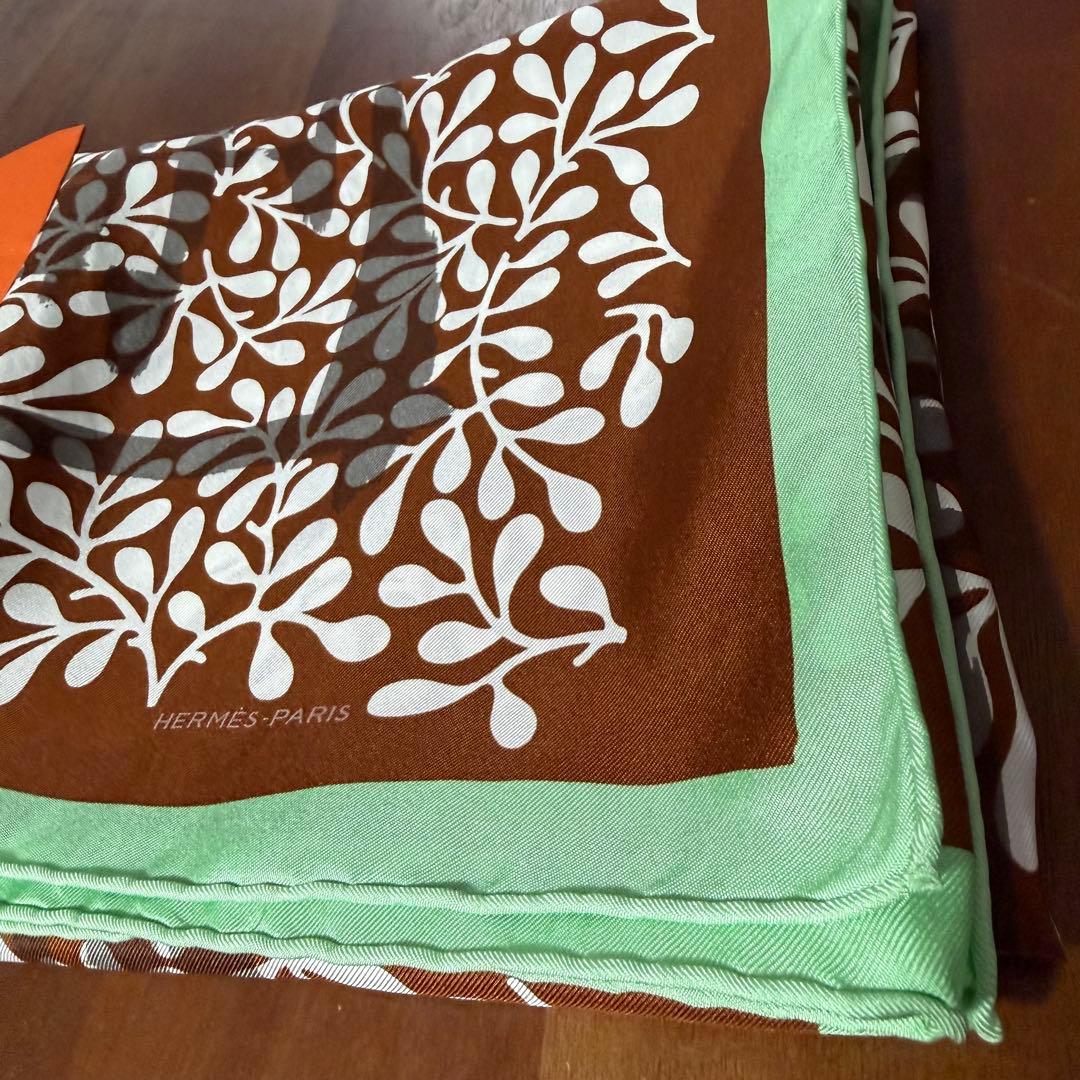 HERMES エルメス　カレ65 ブラウン　グリーン縁取り　シルク