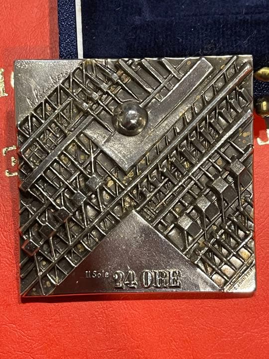 アルナルド・ポモドーロ イタリアの彫刻アーティストメダルサイン入りアート