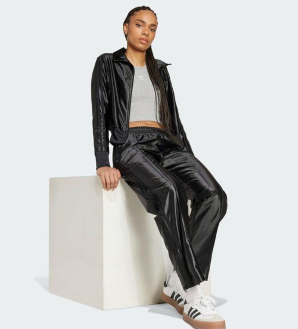 アディダス 黒 ファイヤーバード 女性XL フィッティド 短丈光沢 ジャージ上着