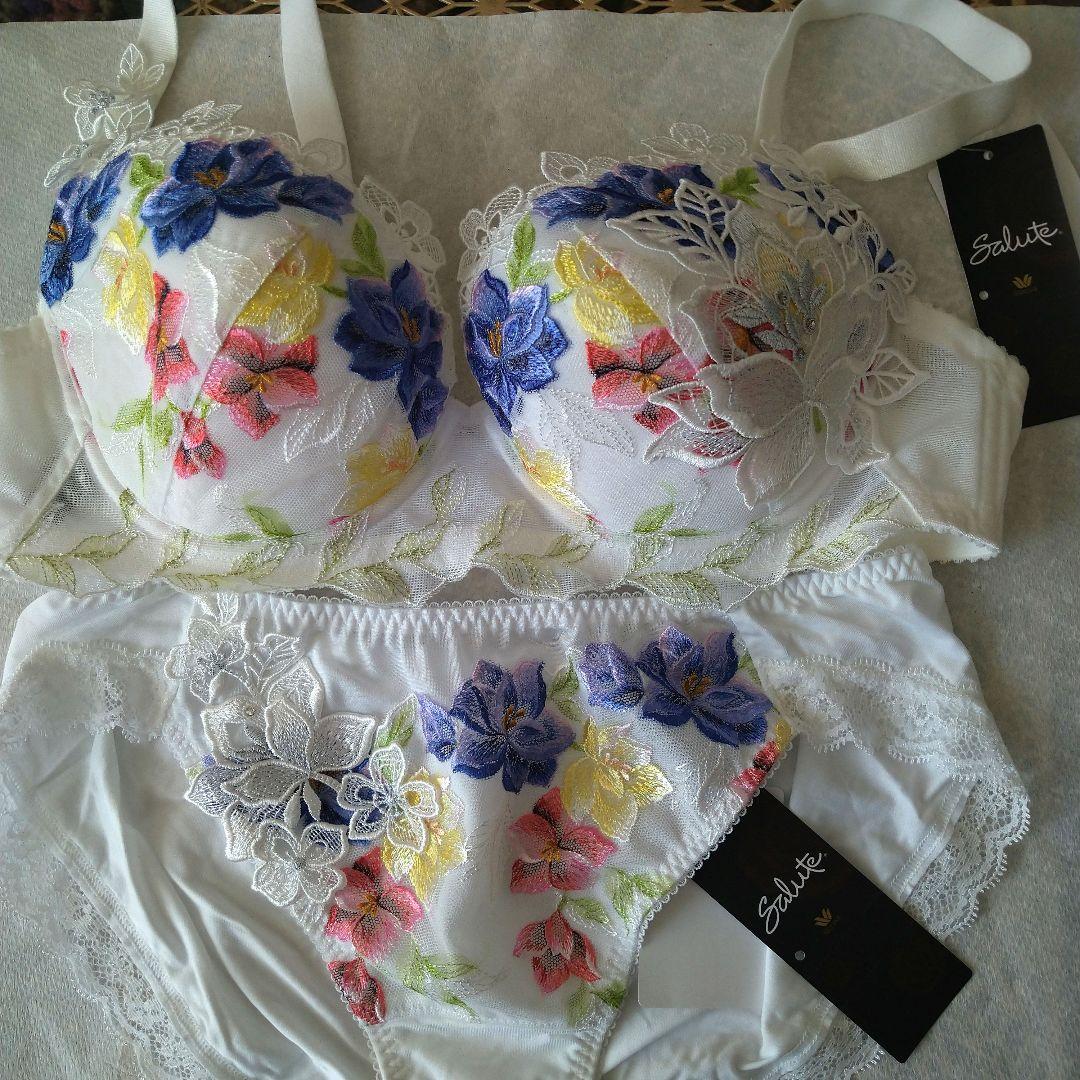 【最終お値下げ】匿名配送【新品タグ付き　サルート46G ブラ＆ショーツ】