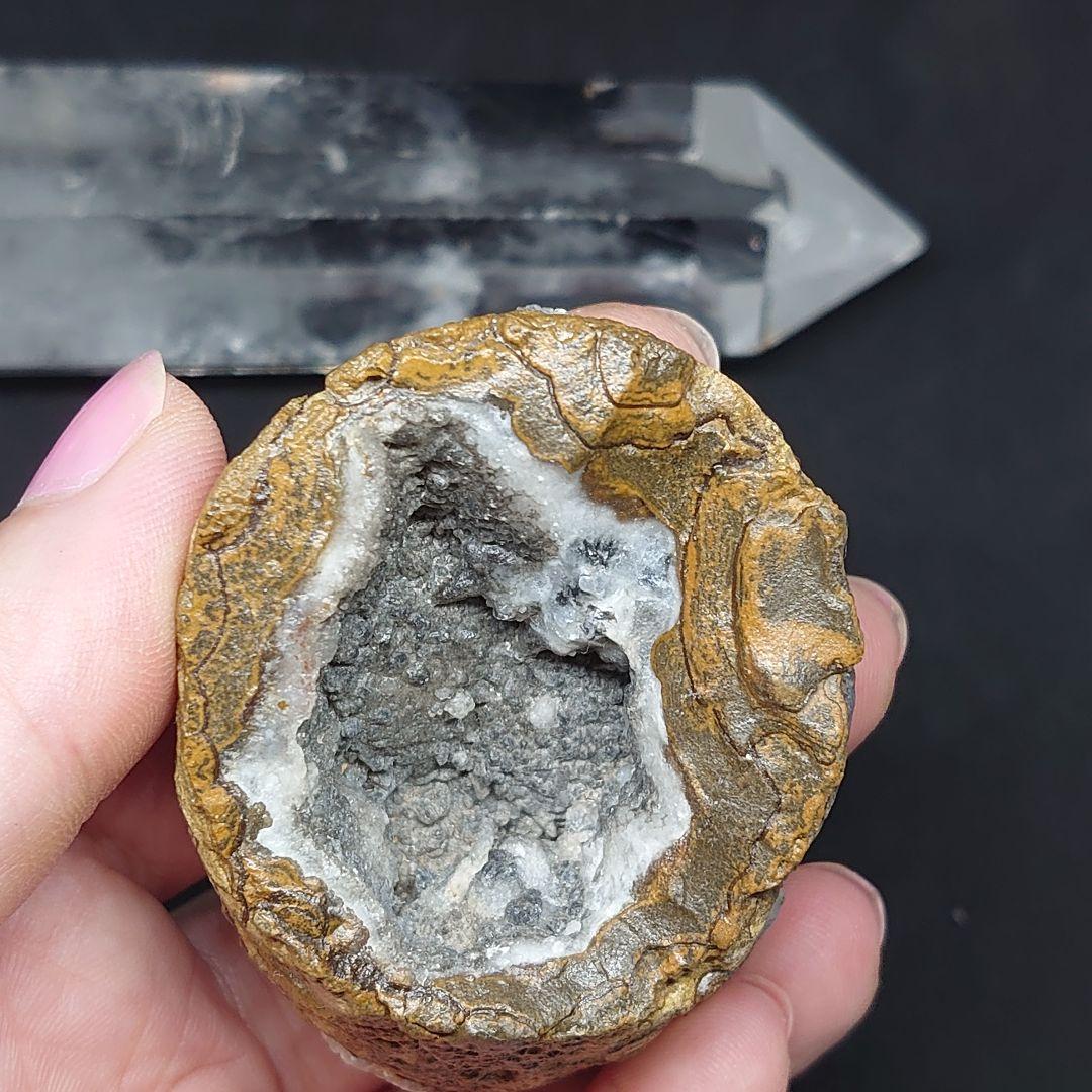 アラシャン金銭眼石 原石 天然小物入り 瑪瑙穴付き 置物 ゴビ瑪瑙 ゴビ石