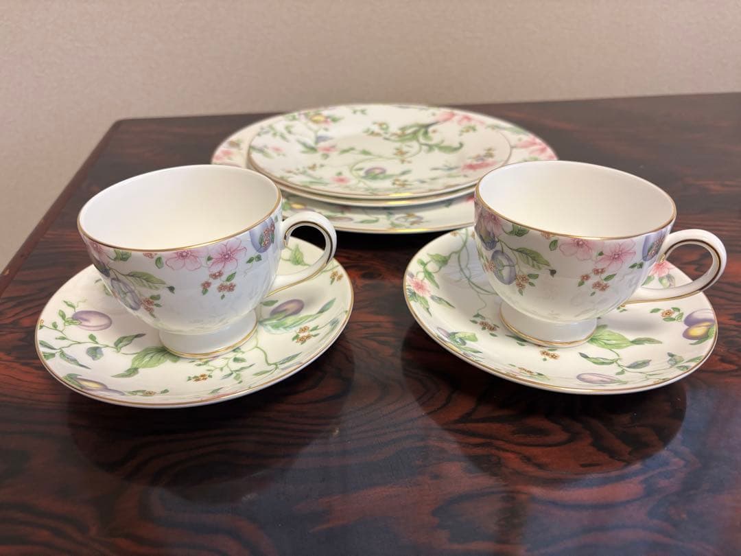 【新品未使用】 スィートプラム　プレート&カップ＆ソーサーセット