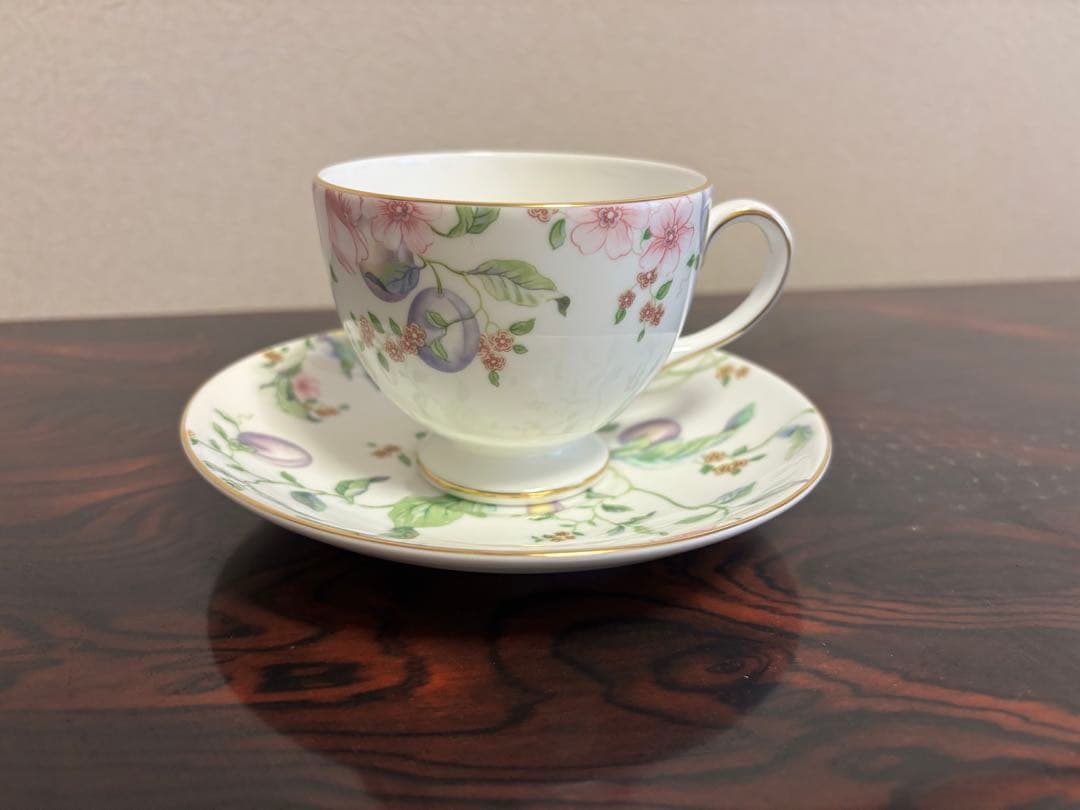 【新品未使用】 スィートプラム　プレート&カップ＆ソーサーセット