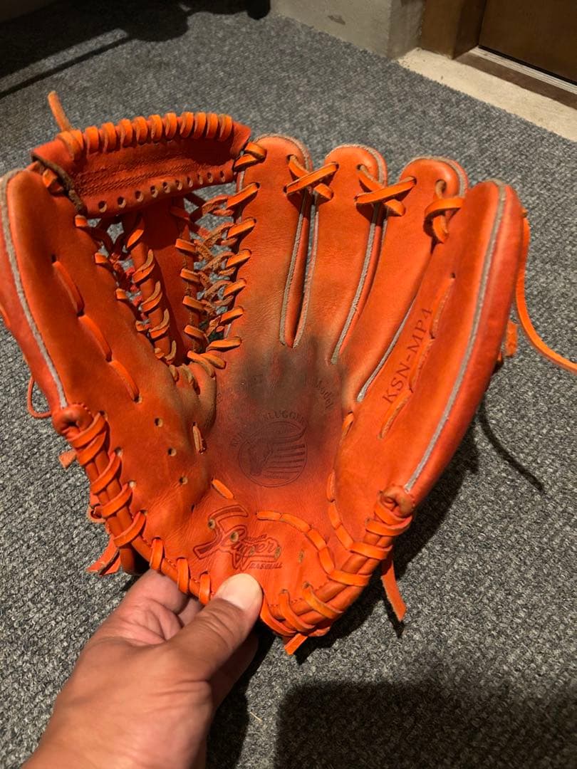 Slugger Aggressive オレンジグローブ 右投げ用