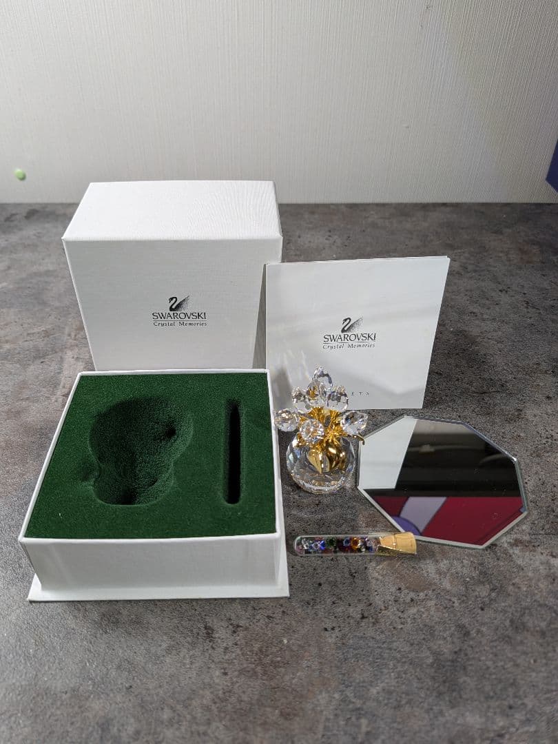 スワロフスキー　swarovski グラスフラワー　チャットン　ミラー台座付