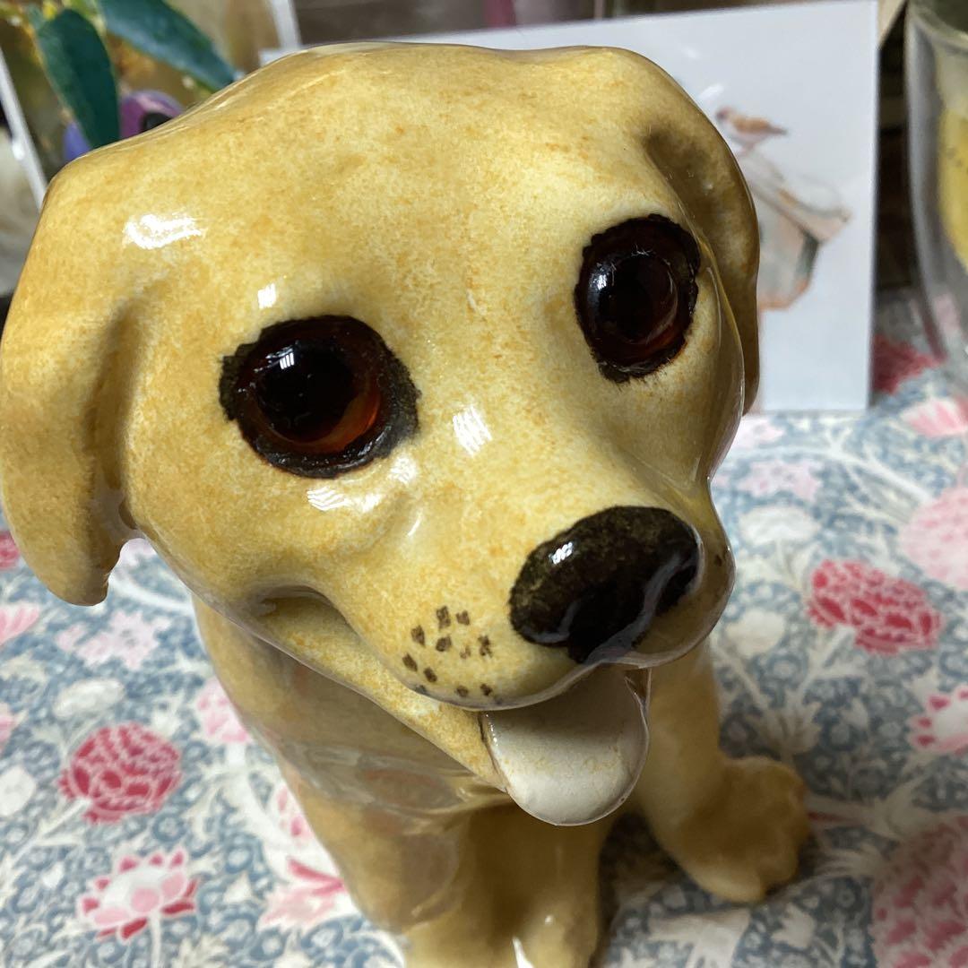 陶器製犬の置物 クリーム色ウィンスタンレイ女史のゴールデンレトリバー、サイズ2