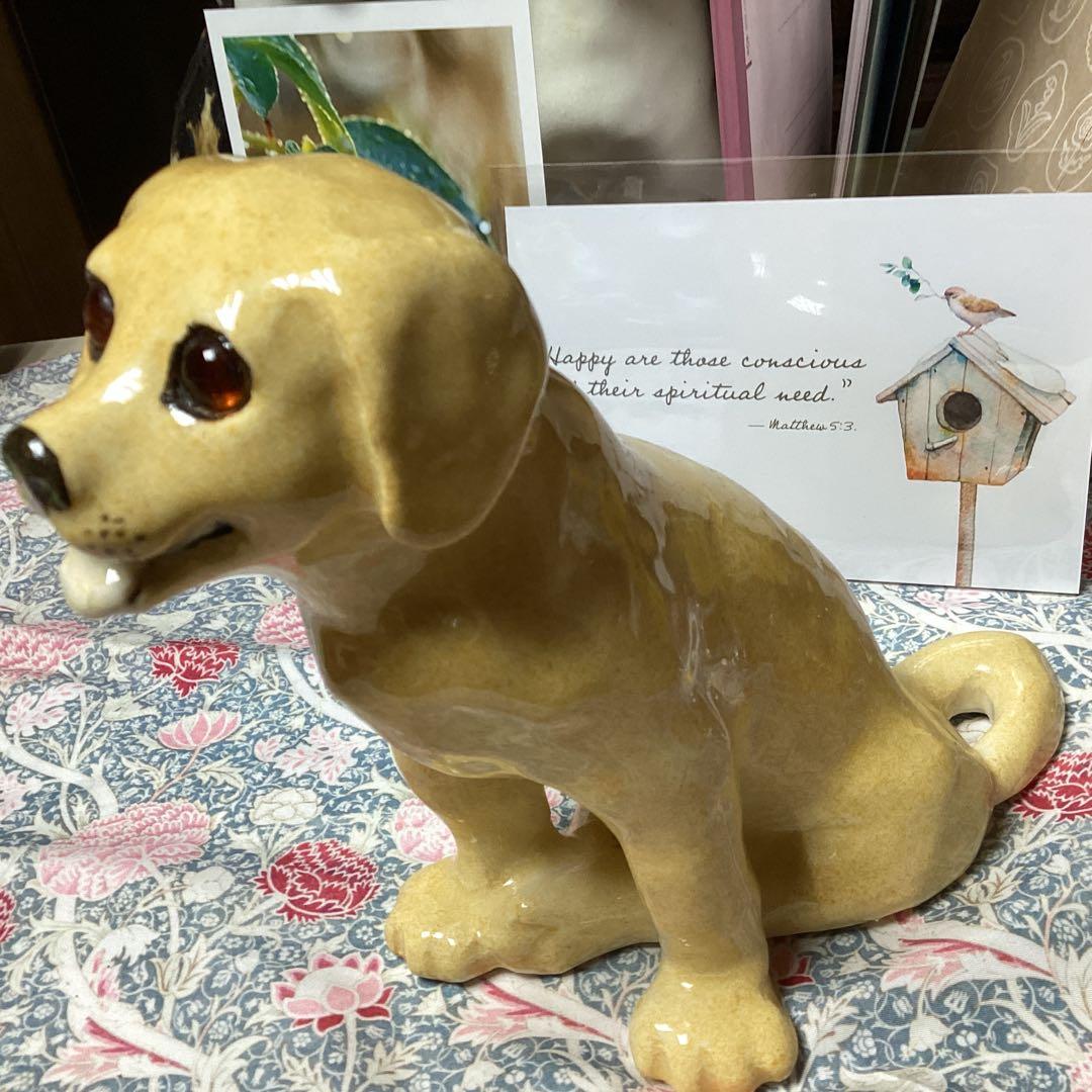 陶器製犬の置物 クリーム色ウィンスタンレイ女史のゴールデンレトリバー、サイズ2
