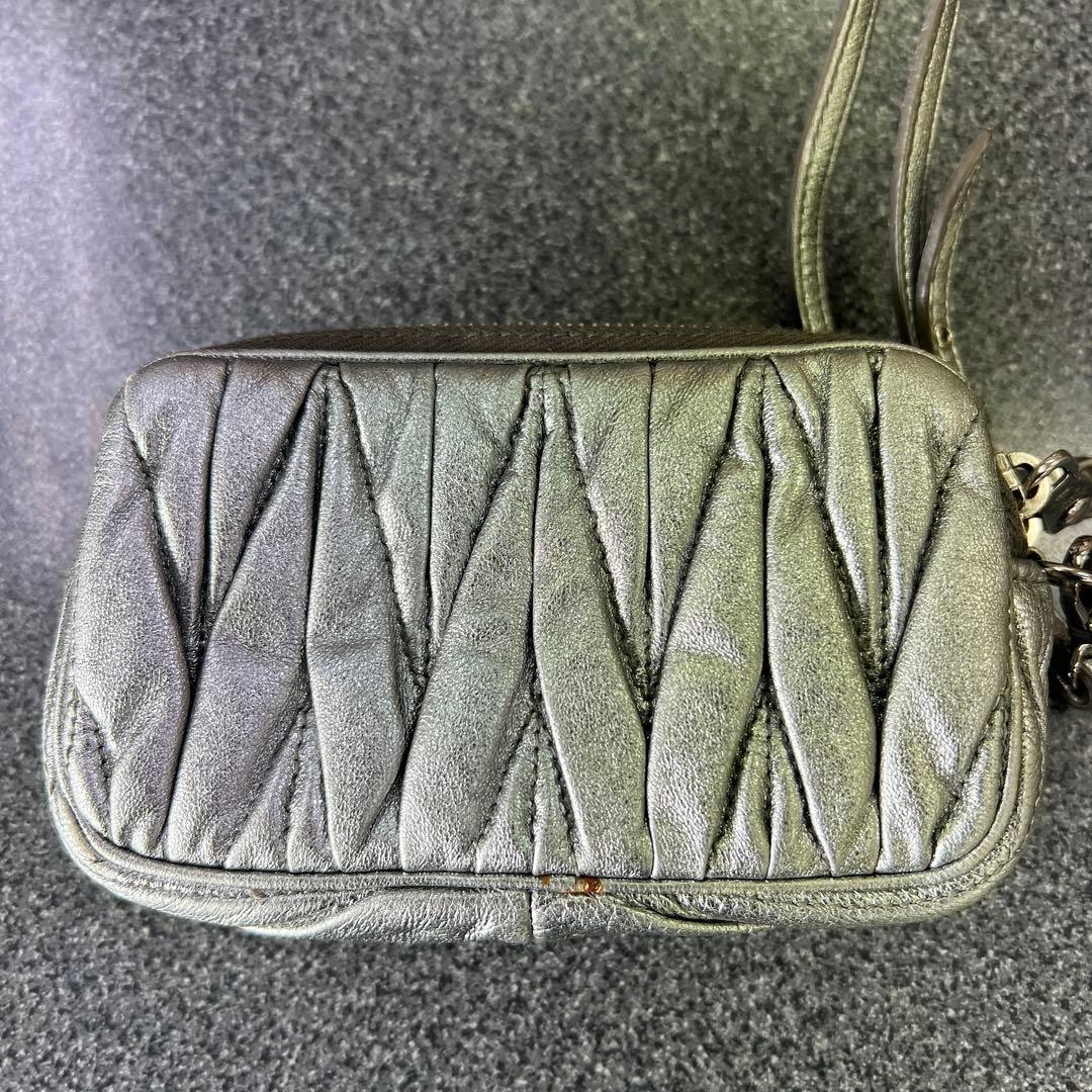 正規品　MIUMIUコスメポーチ　シルバー