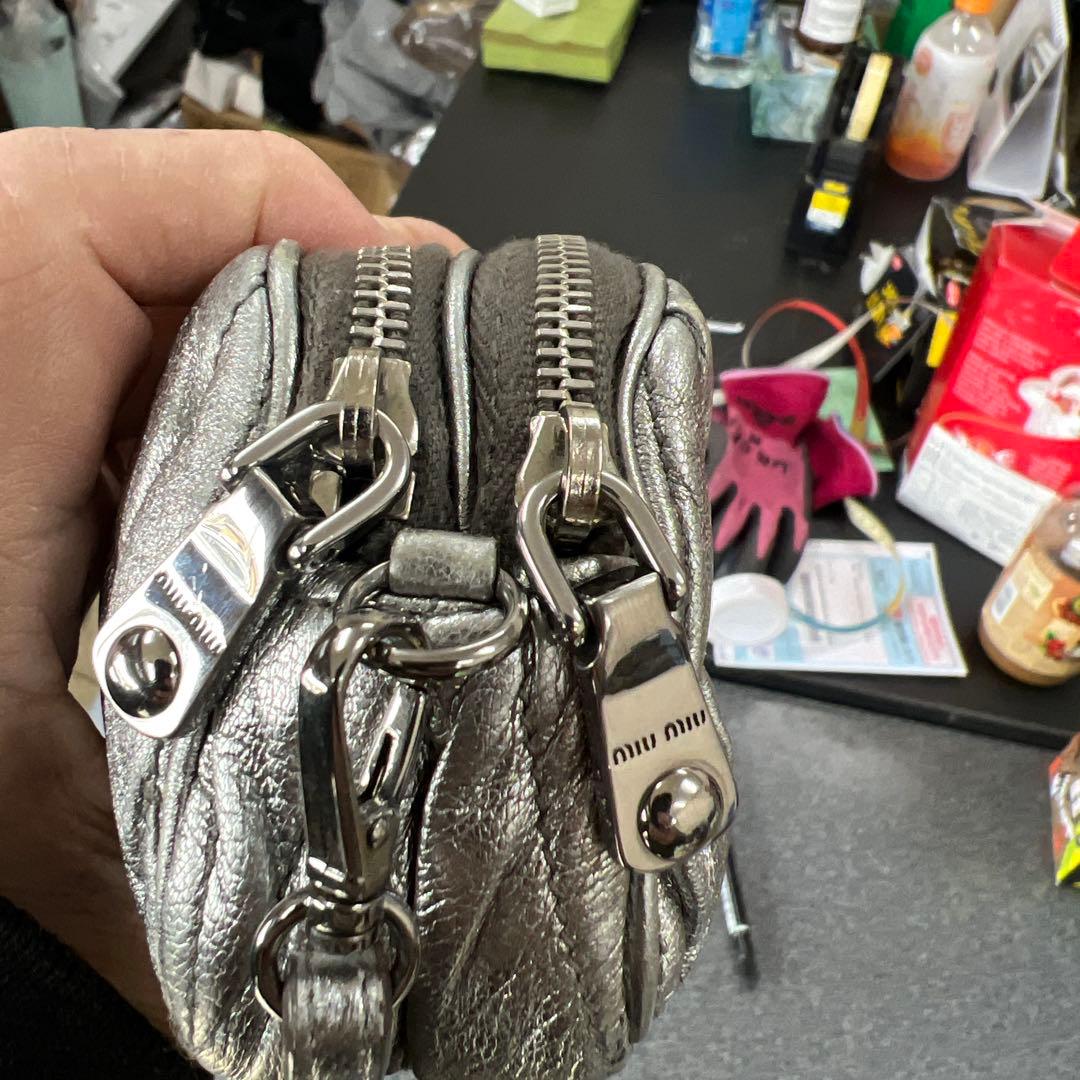 正規品　MIUMIUコスメポーチ　シルバー