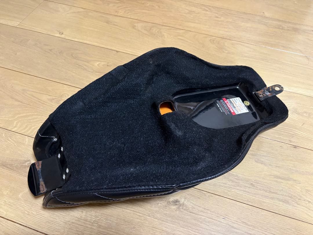 バイクシート ブラック ダイヤモンドステッチ