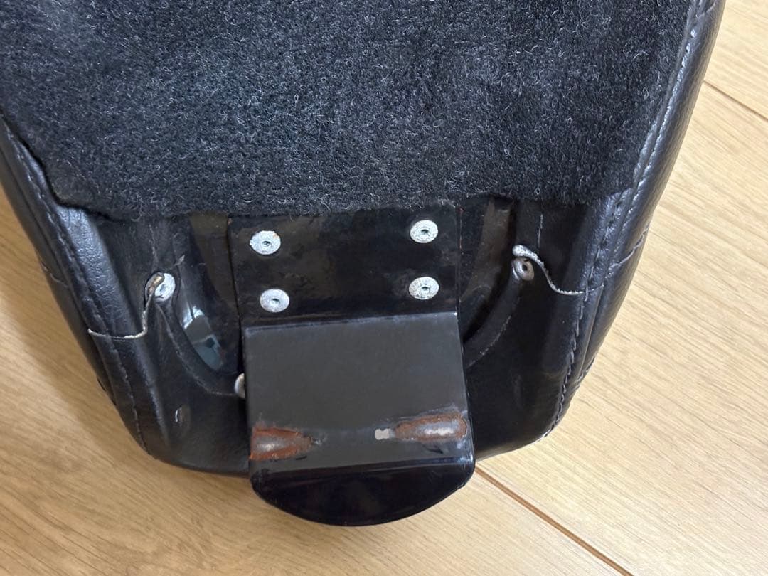 バイクシート ブラック ダイヤモンドステッチ