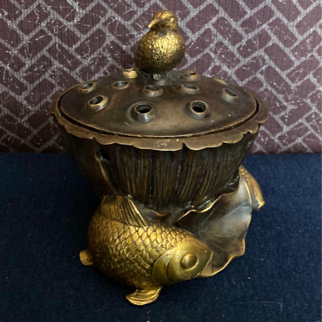 乾隆年製　川瀬摘蓮の葉鯉香炉　唐銅