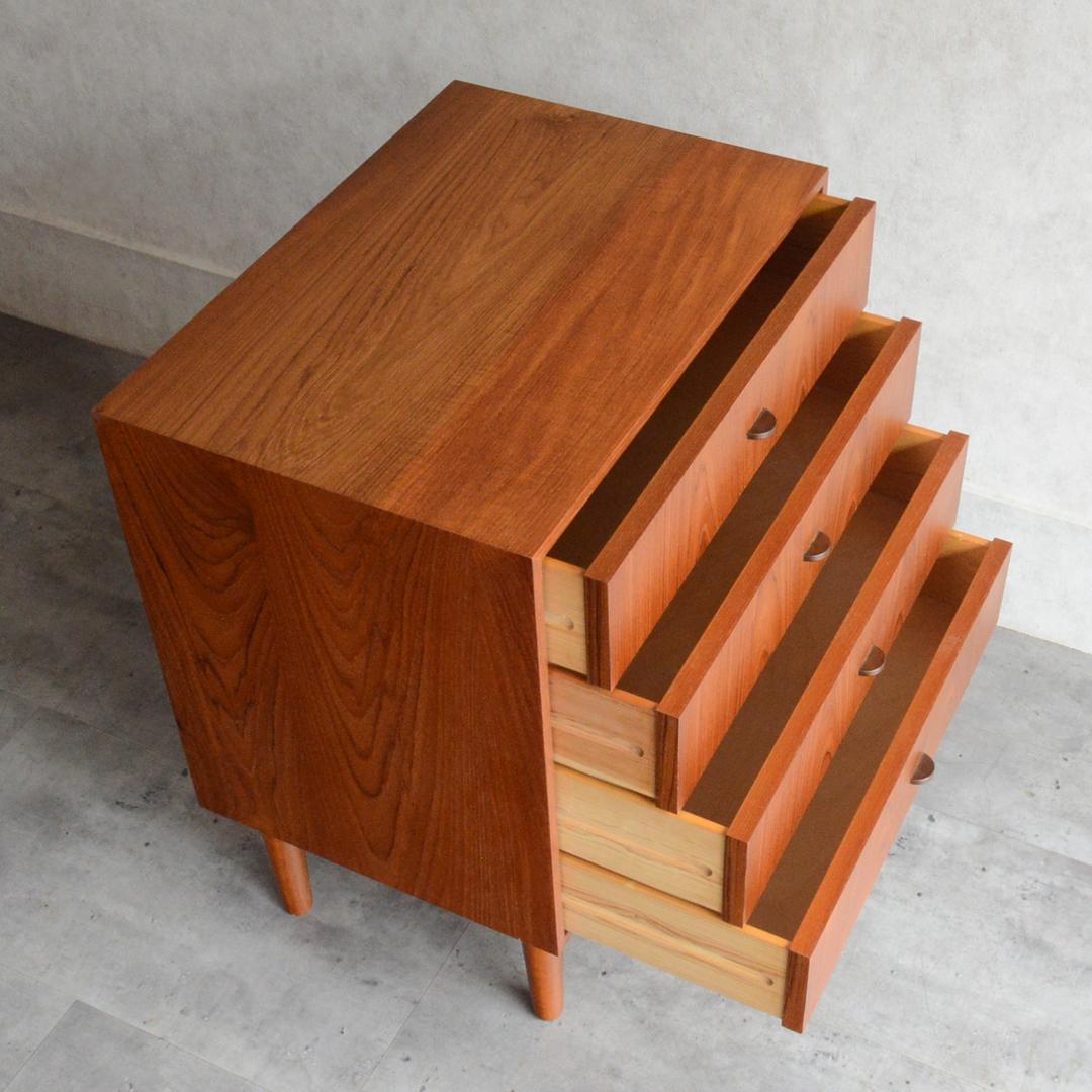 Okinawa　デンマーク チーク４段スモールチェスト 北欧家具 真鍮把手