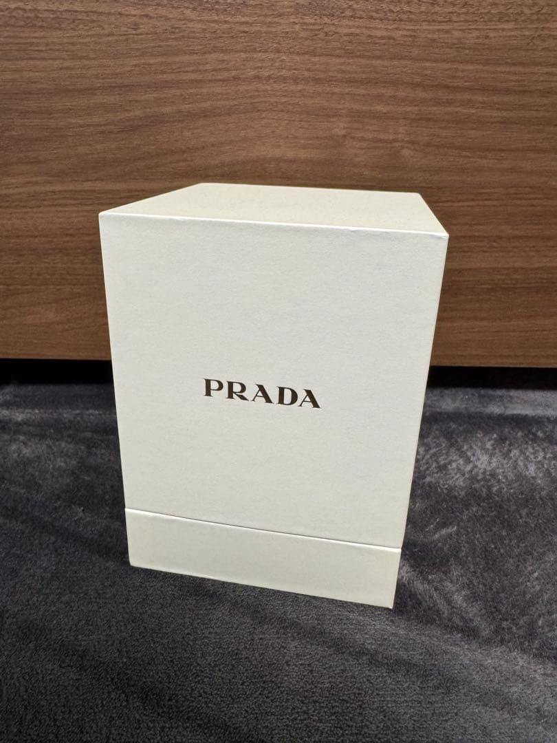PRADA オルゴール 白色