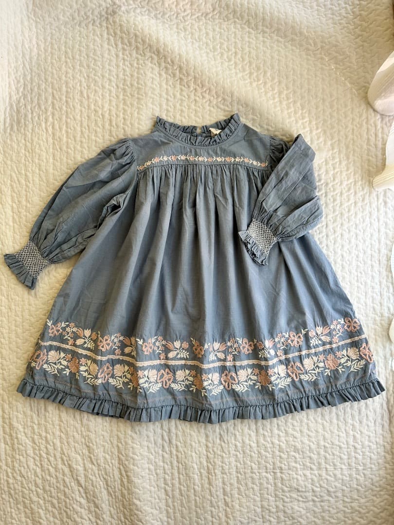 Apolina 刺繍入りブルーのチュニック