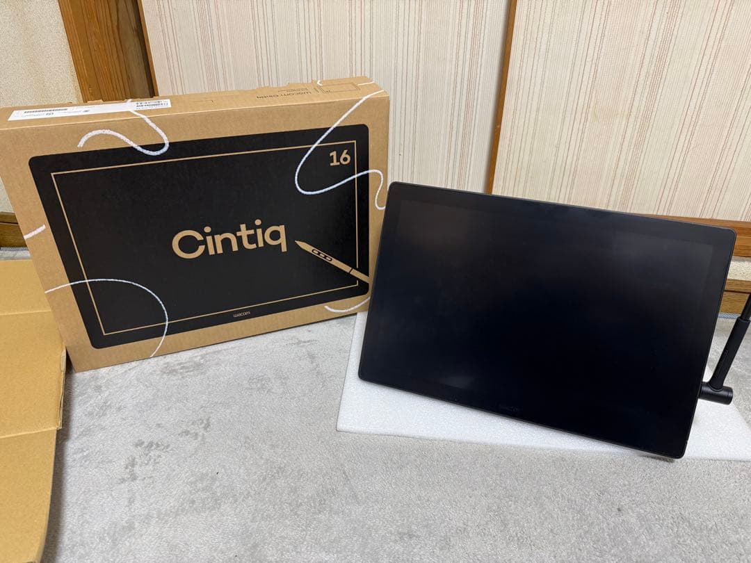 Wacom Cintiq 16 DTK168K4C スタンド付き