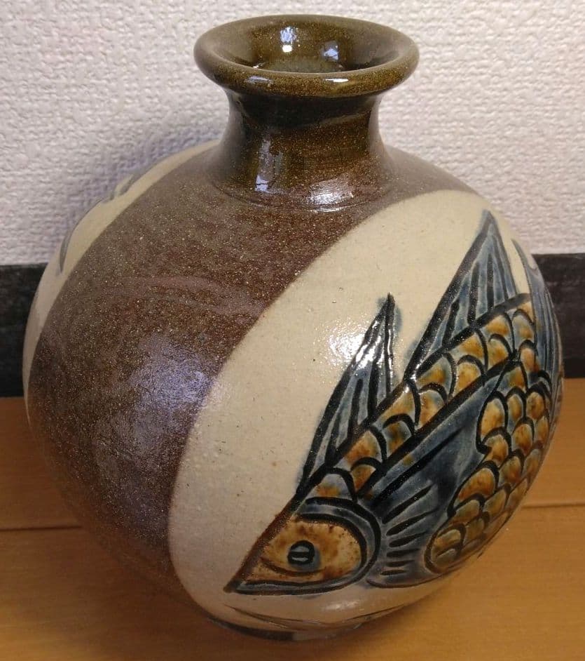 人間国宝 金城次郎 線彫魚文壷 栞 共箱 未使用品 壷屋焼 やちむん 笑魚 海老