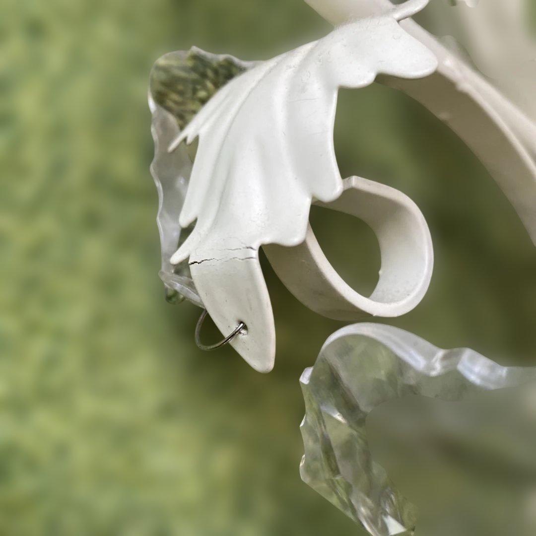 ホワイトクラシックシャンデリア 5灯 アンティーク調　ペンダントライト　リーフ