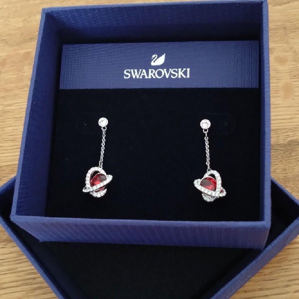 【新品未使用】スワロフスキー Swarovski Outstanding ピアス