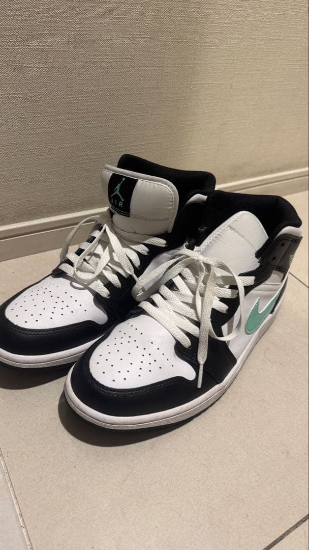 Nike Air Jordan 1 Mid ホワイト/ブラック/ミントグリーン