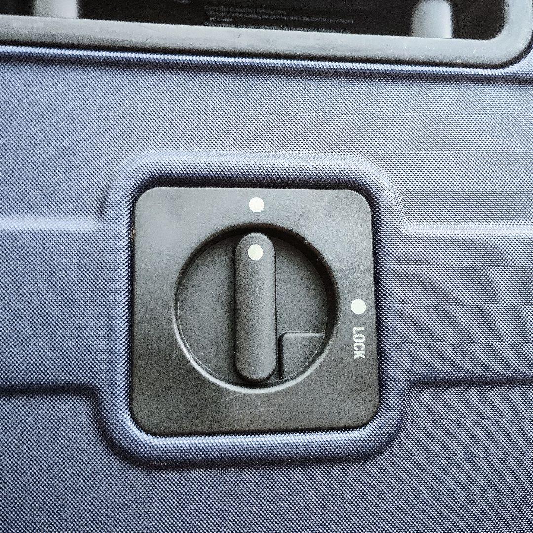 無印良品 33リットル　紺色系　バーを自由に調節できるハードキャリーケース