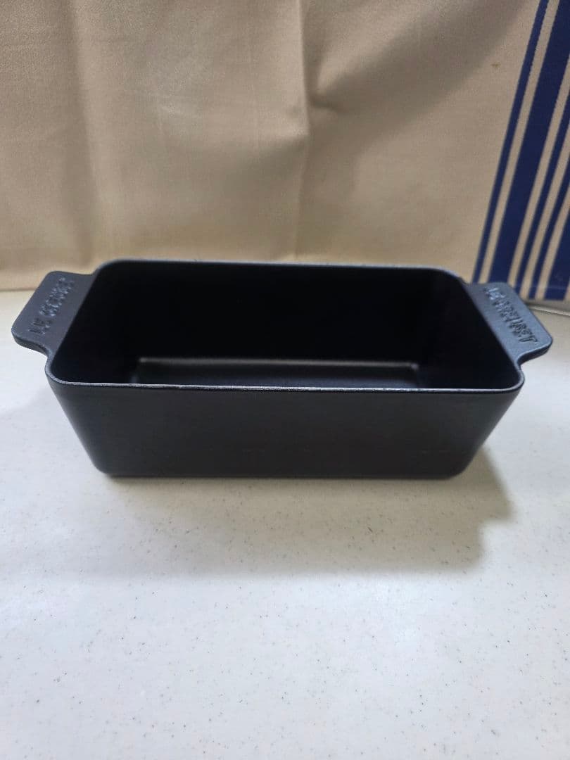 ル・クルーゼ　シグネチャーケーキ&ローフパン　23cm