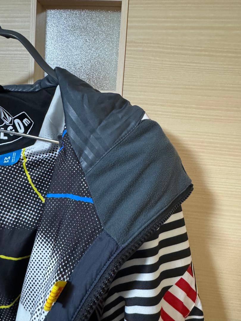 【美品】VOLCOM ボルコム スノーボードウェア ジャケット Mサイズ メンズ