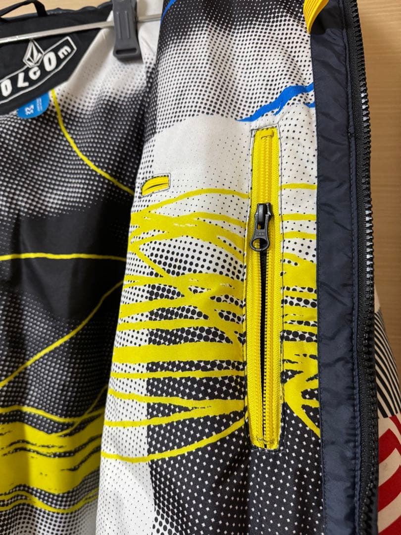 【美品】VOLCOM ボルコム スノーボードウェア ジャケット Mサイズ メンズ
