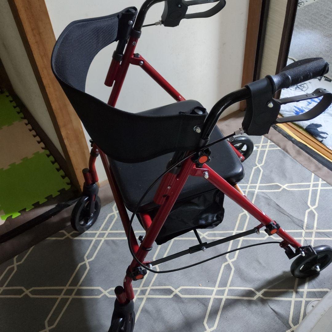 赤い歩行器 クッション付き