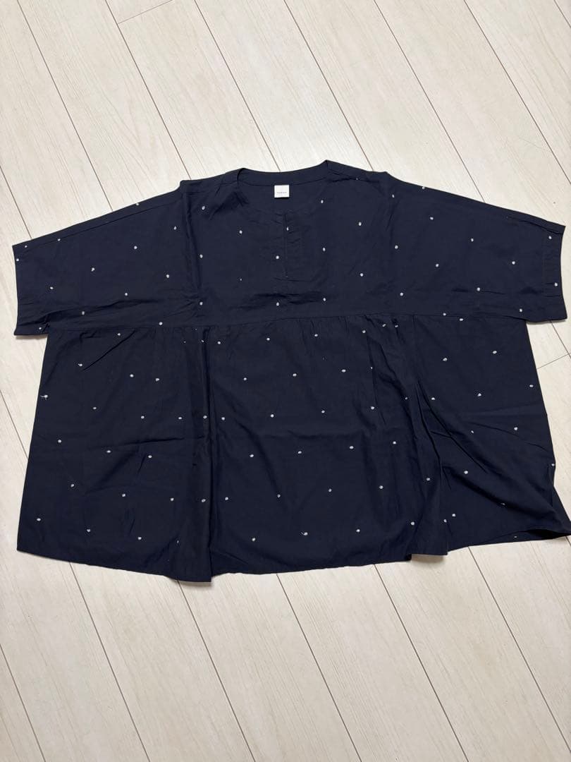 かぐれ　ドット刺繍プルオーバー