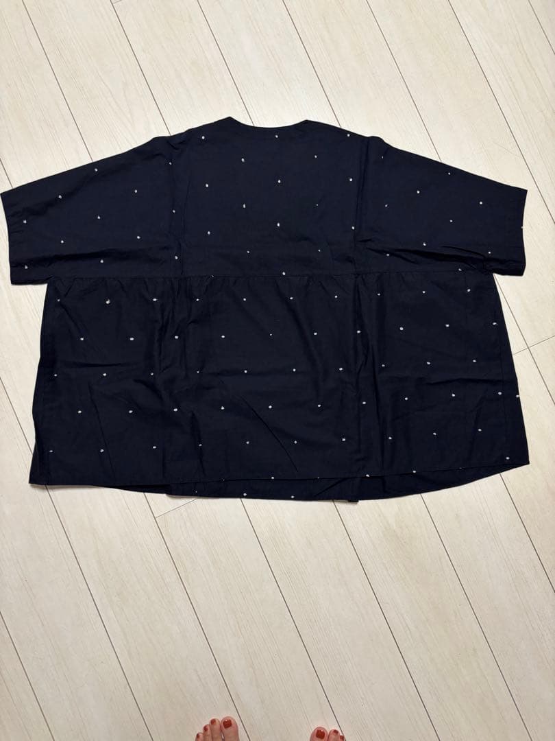 かぐれ　ドット刺繍プルオーバー