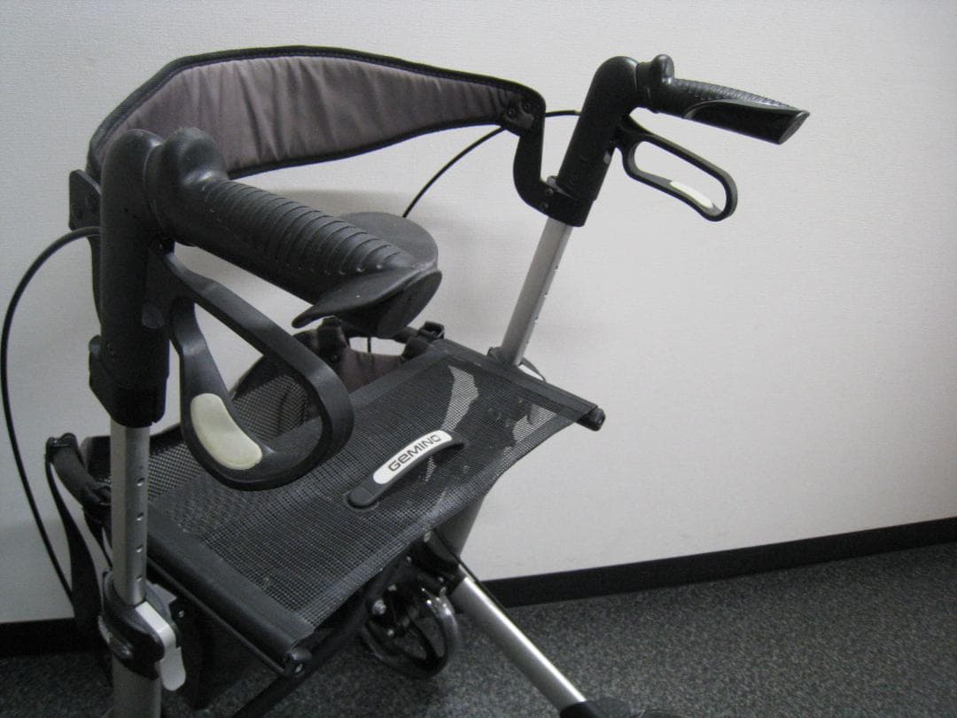 ハンディウォークＬ　GEMINO 30 歩行器 歩行車 パナマウントベッド ①