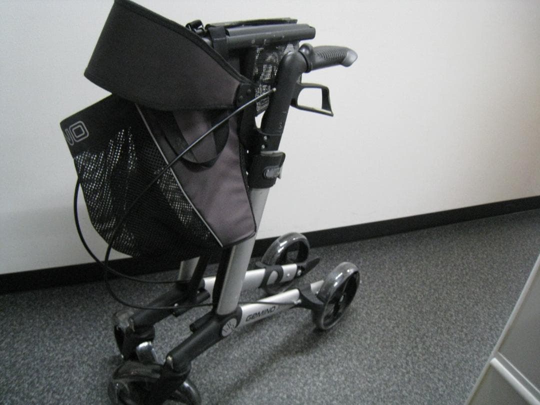 ハンディウォークＬ　GEMINO 30 歩行器 歩行車 パナマウントベッド ①