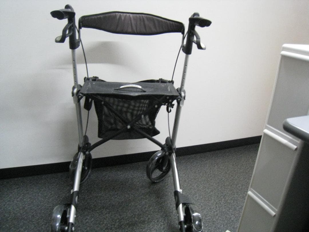 ハンディウォークＬ　GEMINO 30 歩行器 歩行車 パナマウントベッド ①