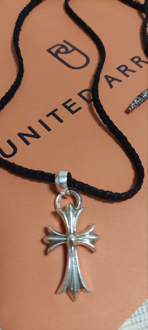 CHROME HEARTSスクロールチップレザーブレイド