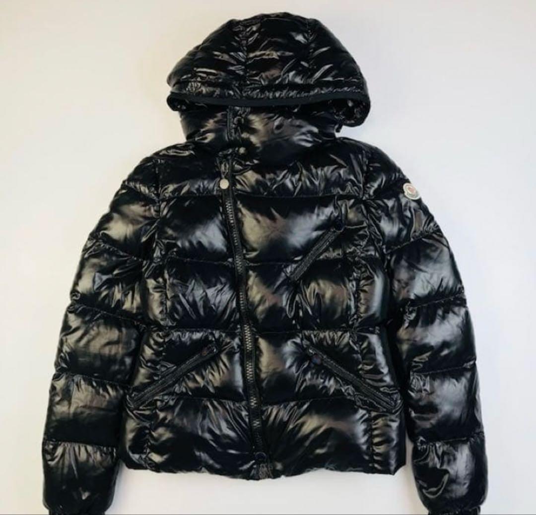 モンクレール・GESSE ワッペン フード付 ダウンジャケット