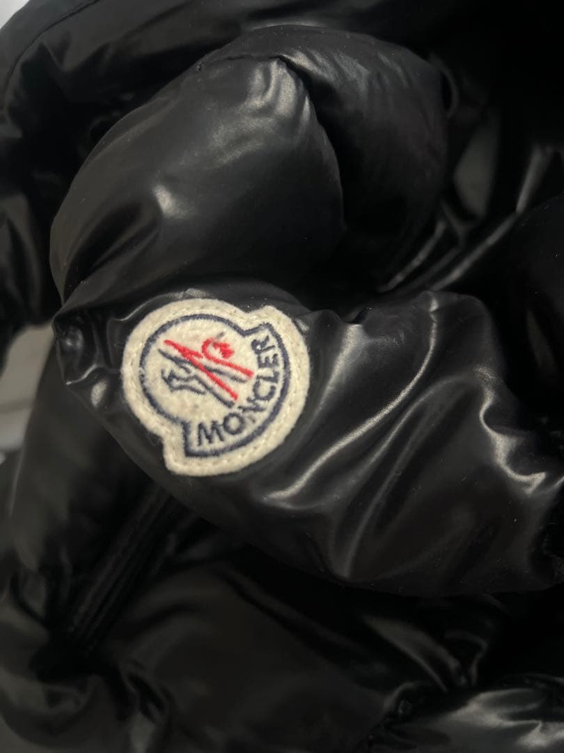 モンクレール・GESSE ワッペン フード付 ダウンジャケット