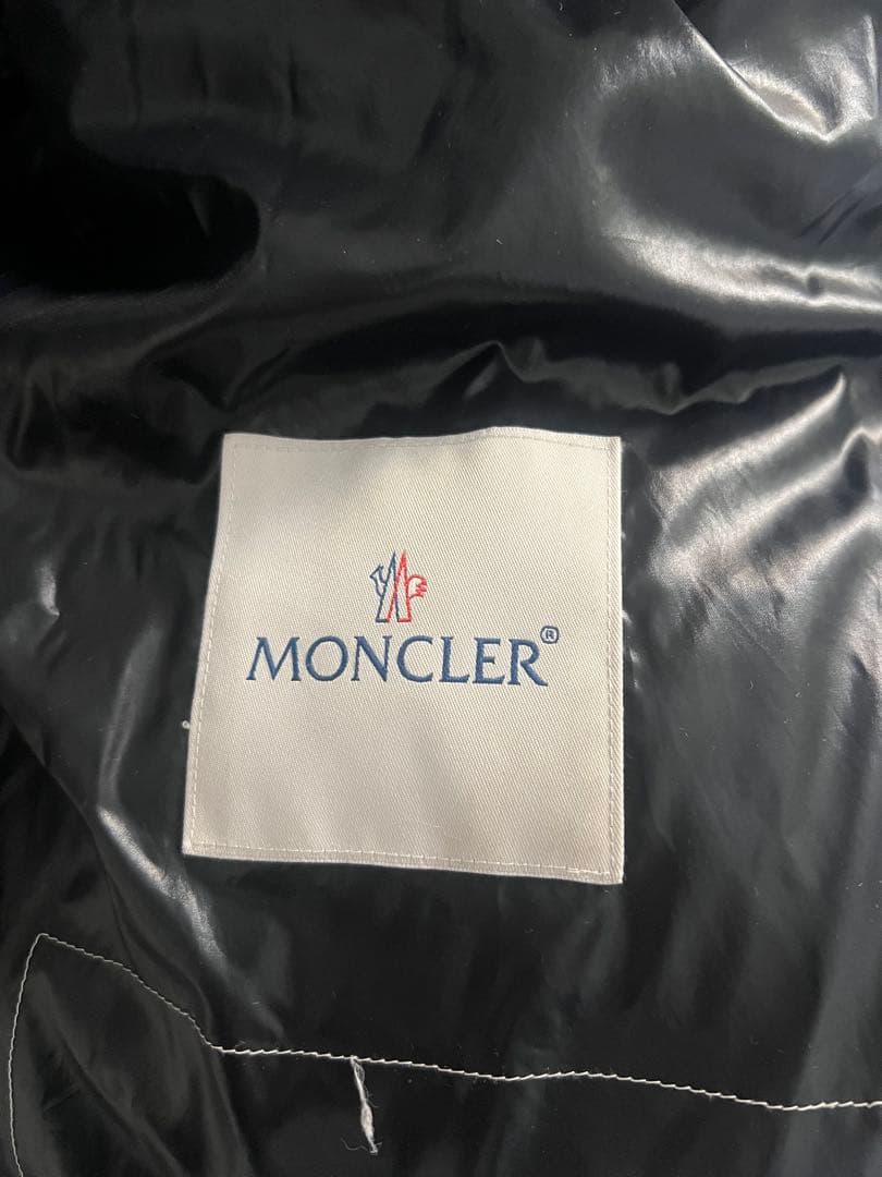 モンクレール・GESSE ワッペン フード付 ダウンジャケット