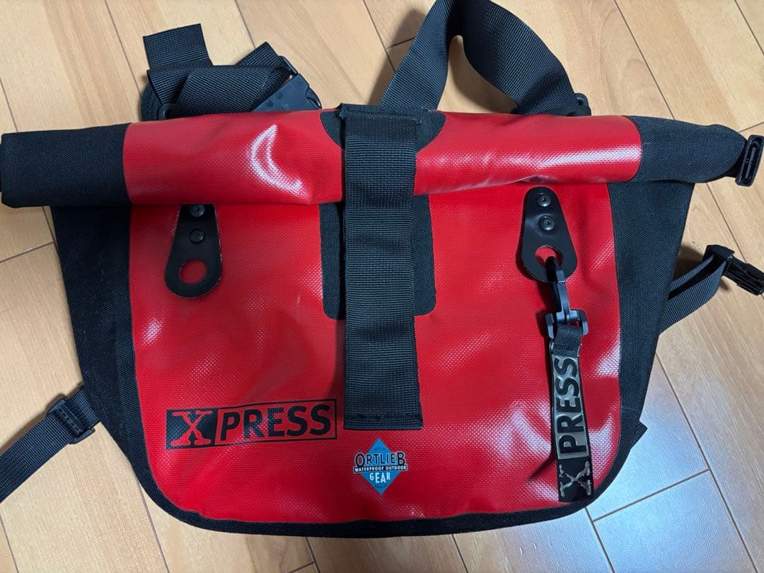 オルトリーブ メッセンジャーバッグ　赤