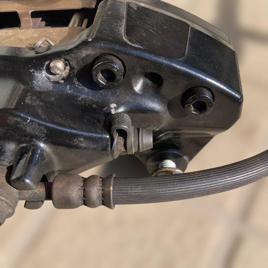 STI （ブレンボ）リアブレーキキャリパー（左右）