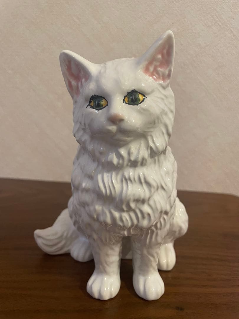 ボルダロピニェイロ　Bordallo Pinheiro 白猫　置物