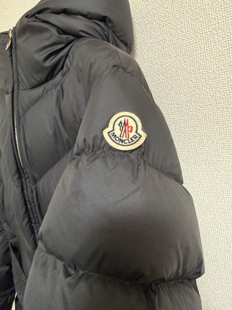 Moncler ブラック ダウンジャケット