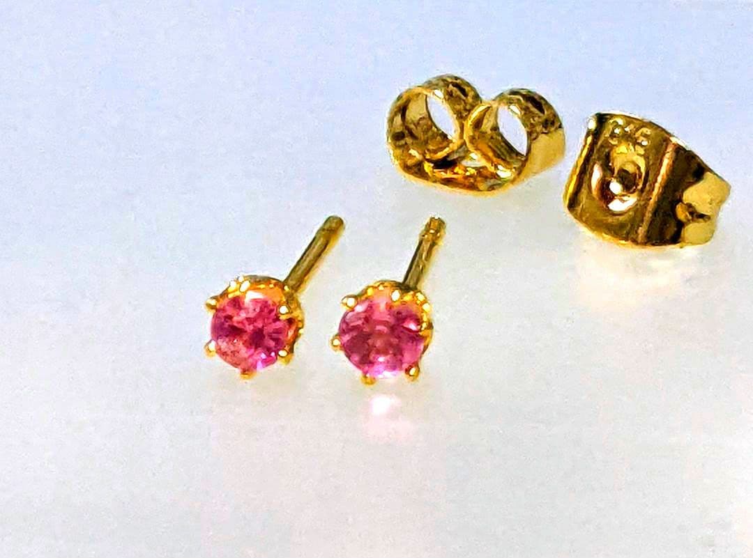 .:*心が踊る華やかな小花.:* 天然石アヤナスピネル スタッドピアス3㎜ ②