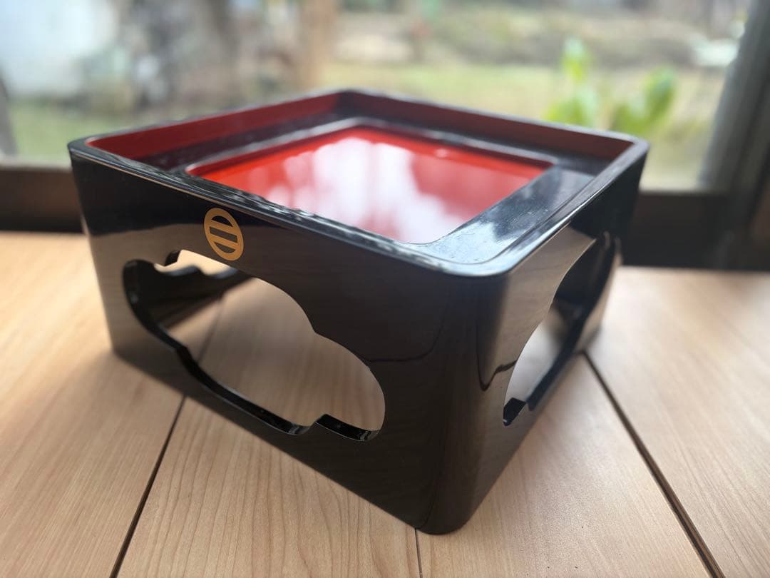 【木製漆器】黒×朱 卓上膳／料理台｜懐石・茶道具｜透かし台｜和モダン