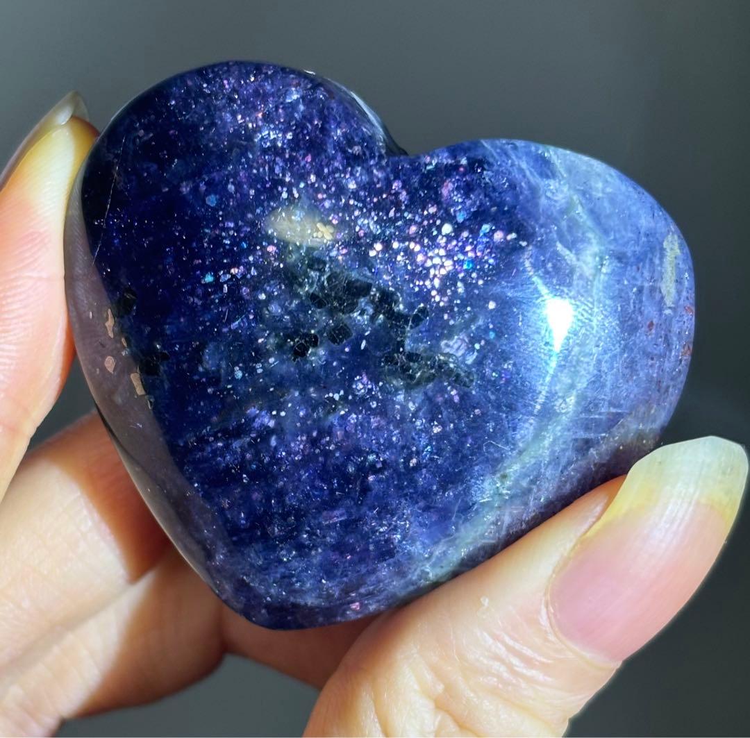 希少　高品質　ブラッドショットアイオライトサンストーン　ハート　握り石